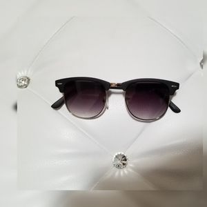 Unisex sunglass black new without tags